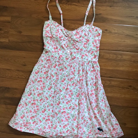 Abercrombie & Fitch Dresses & Skirts - A&F Flirty Floral Dress